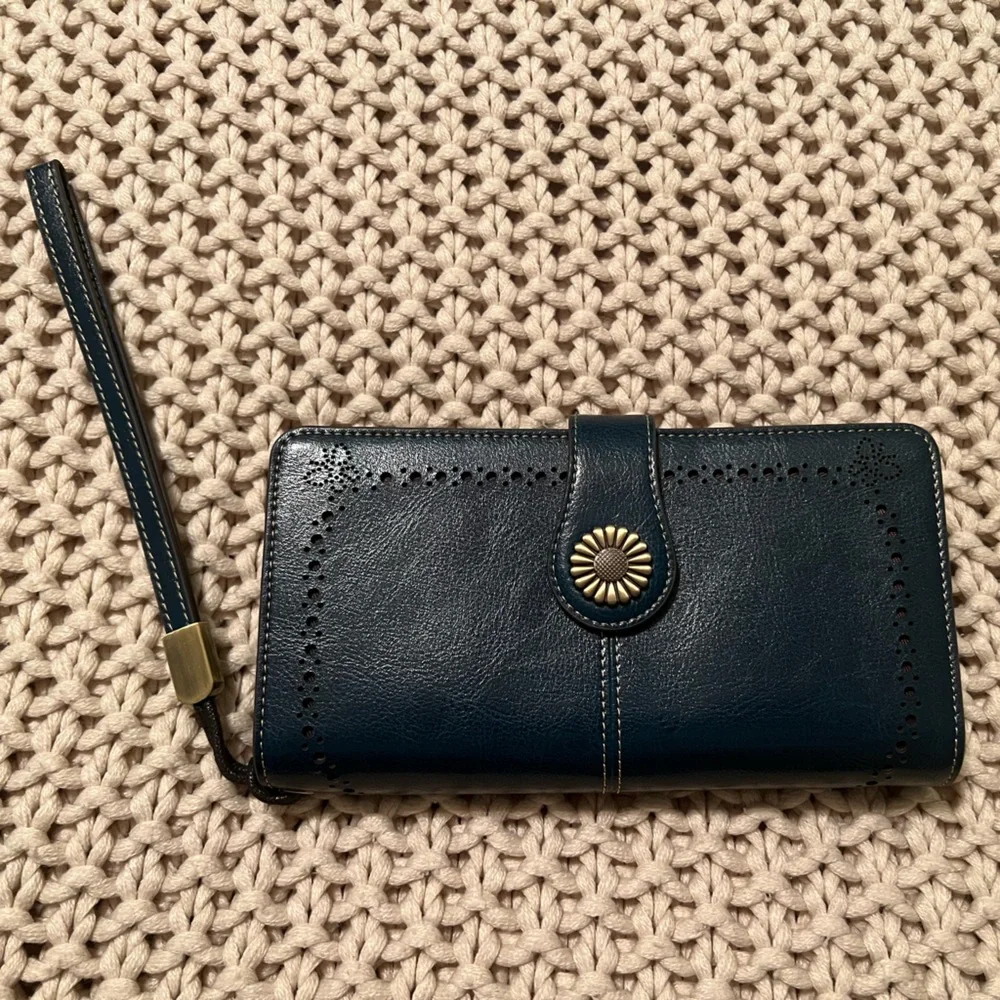 Navy Blue Leather RFID Large Capacity Wristlet/Wallet NWT